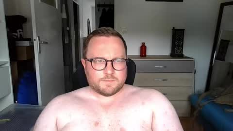 jeuneloup92 online show from 1, 6, 2026