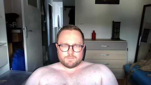 jeuneloup92 online show from 2, 6, 2026