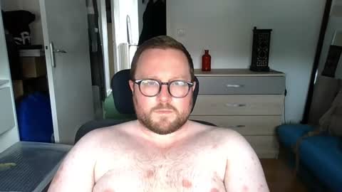 jeuneloup92 online show from 11, 6, 2026