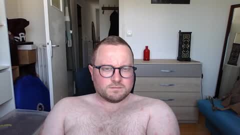 jeuneloup92 online show from 14, 6, 2026