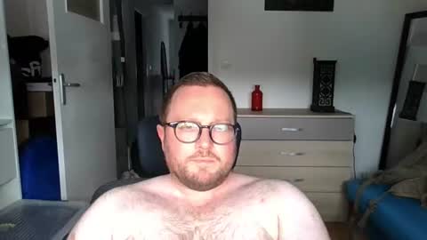 jeuneloup92 online show from 2, 7, 2026