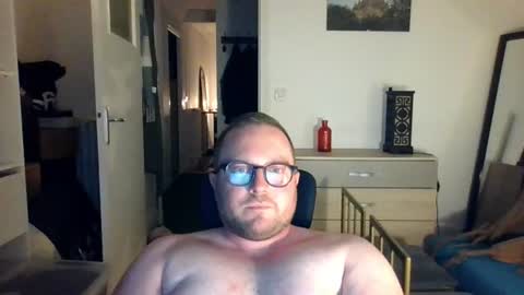 jeuneloup92 online show from 17, 7, 2026
