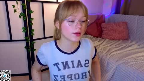 Snapshot of jewellhogan chatting on 24, 5, 2026 Gwen online show from 24, 5, 2026