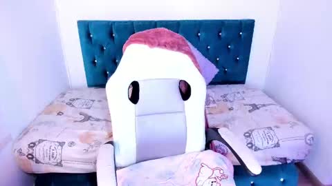 Jhiinny online show from 8, 3, 2025