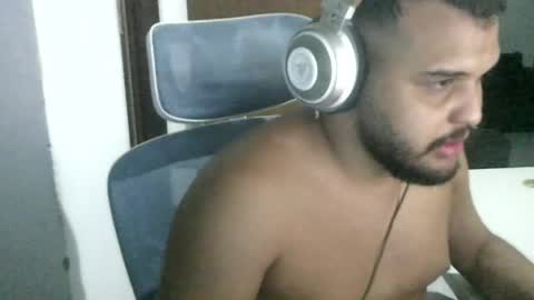 Snapshot of jhoniz chatting on 12, 5, 2026 JhoniZi online show from 12, 5, 2026