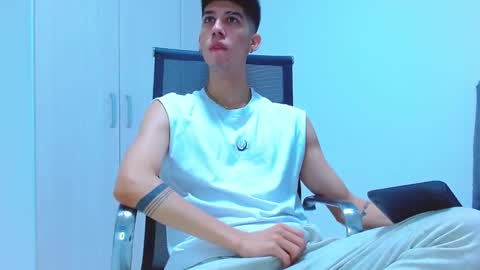 Snapshot of jhony_sex3 chatting on 28, 10, 2025 jhony_sex3 online show from 28, 10, 2025