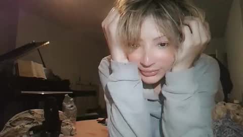 Snapshot of jhopeftw chatting on 8, 10, 2025 Anya online show from 8, 10, 2025