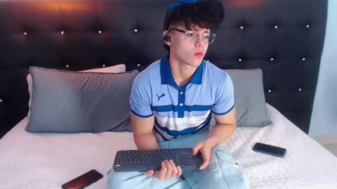 jhoumod_21 online show from 4, 10, 2025