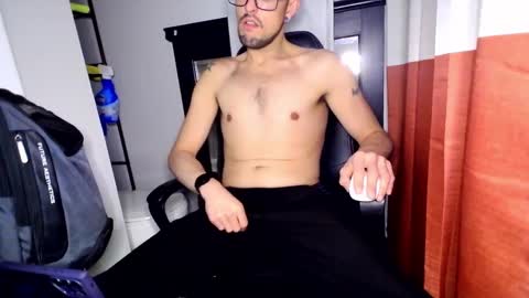 Snapshot of jhp_kinky_2000 chatting on 6, 1, 2025 kinky party boy online show from 6, 1, 2025