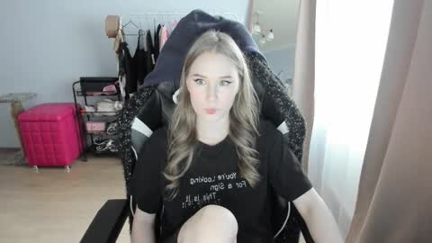 Snapshot of jimmy_and_amy chatting on 2, 11, 2025 Amy next stream on Wednesday Thursday Friday Saturday and Sunday at 16 pm GMT3 online show from 2, 11, 2025