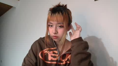 Minaa  online show from 4, 12, 2025