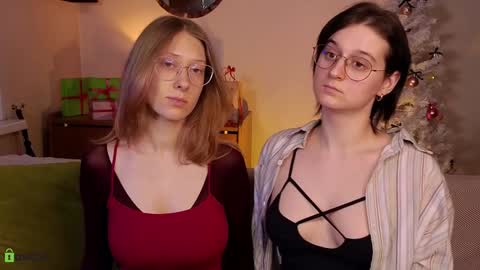 Snapshot of jitoon_exe chatting on 19, 12, 2024 Hey Guys We are Julia ginger  Tina brunette online show from 19, 12, 2024