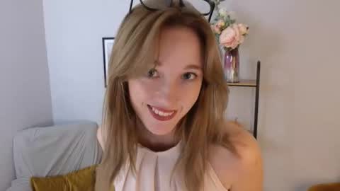 Snapshot of joan_huff chatting on 9, 10, 2025 Mia online show from 9, 10, 2025