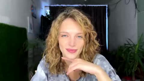 Snapshot of joanniemcgrapth chatting on 12, 1, 2026 MONICA online show from 12, 1, 2026