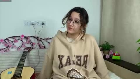 Snapshot of joannwhitver chatting on 18, 12, 2025 Nana online show from 18, 12, 2025