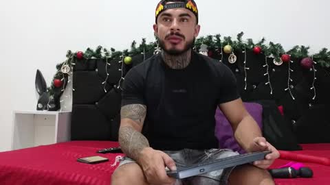 Snapshot of john_and_louis chatting on 20, 12, 2024 John online show from 20, 12, 2024