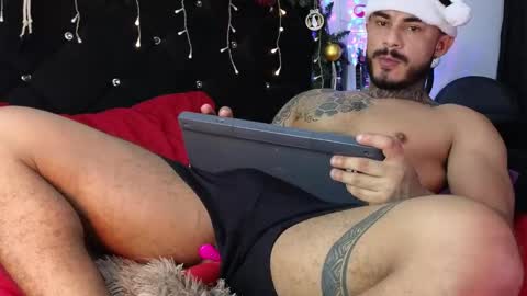 Snapshot of john_and_louis chatting on 21, 12, 2024 John online show from 21, 12, 2024