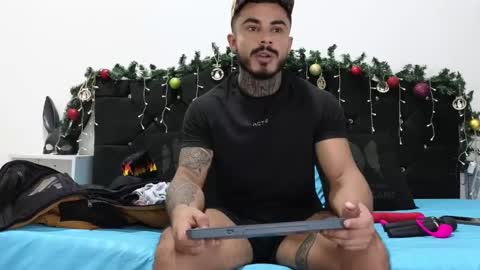 Snapshot of john_and_louis chatting on 26, 12, 2024 John online show from 26, 12, 2024