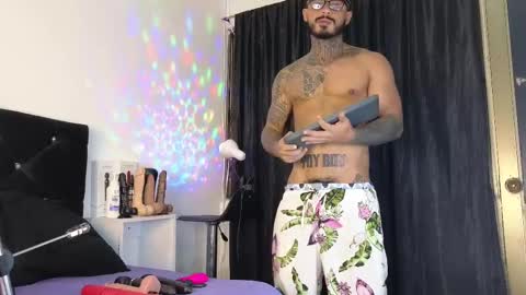 Snapshot of john_and_louis chatting on 26, 2, 2025 John online show from 26, 2, 2025