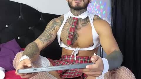 Snapshot of john_and_louis chatting on 28, 2, 2025 John online show from 28, 2, 2025