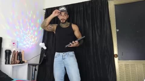 Snapshot of john_and_louis chatting on 8, 3, 2025 John online show from 8, 3, 2025