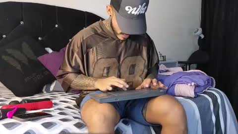 Snapshot of john_and_louis chatting on 10, 3, 2025 John online show from 10, 3, 2025