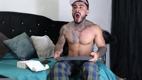 Snapshot of john_and_louis chatting on 21, 9, 2025 John online show from 21, 9, 2025