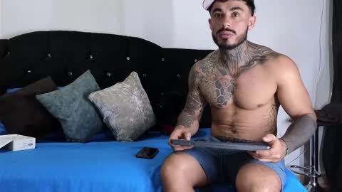 Snapshot of john_and_louis chatting on 3, 10, 2025 John online show from 3, 10, 2025