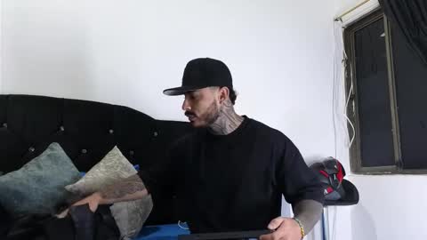 Snapshot of john_and_louis chatting on 9, 10, 2025 John online show from 9, 10, 2025