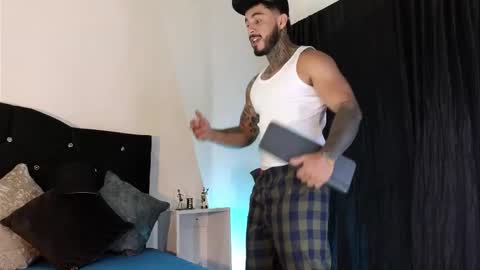 Snapshot of john_and_louis chatting on 11, 10, 2025 John online show from 11, 10, 2025