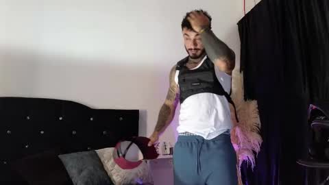 Snapshot of john_and_louis chatting on 8, 11, 2025 John online show from 8, 11, 2025