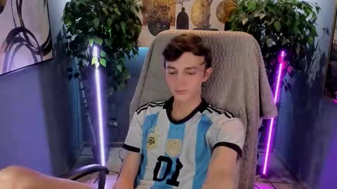 Snapshot of john_weasley chatting on 3, 12, 2025 John online show from 3, 12, 2025