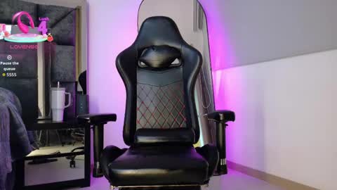 Snapshot of johnjaguar_ chatting on 8, 4, 2026 johnjaguar online show from 8, 4, 2026