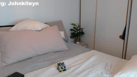 Snapshot of johnklleyn chatting on 6, 4, 2026 john online show from 6, 4, 2026
