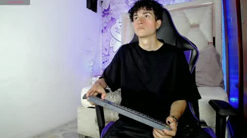 johnny_cagee online show from 13, 4, 2026