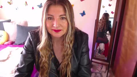 Jolie Mature online show from 26, 1, 2025