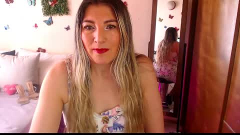 Snapshot of jolie_mature_ chatting on 20, 4, 2026 Jolie Mature online show from 20, 4, 2026