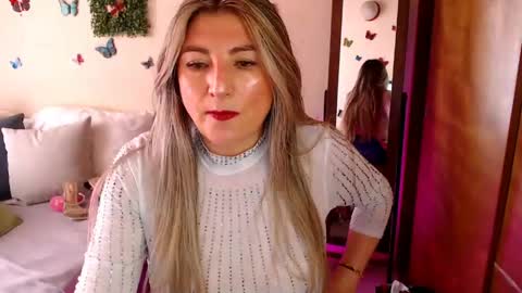 Snapshot of jolie_mature_ chatting on 4, 5, 2026 Jolie Mature online show from 4, 5, 2026