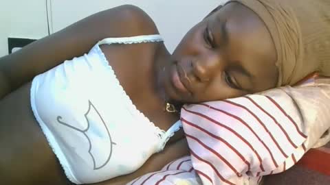 Snapshot of jollynabeb chatting on 2, 10, 2025 jollynabeb online show from 2, 10, 2025