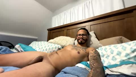 Snapshot of jomorales2024 chatting on 8, 11, 2025 JMorales online show from 8, 11, 2025