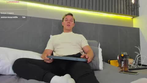 Jonathan Danielss  online show from 25, 2, 2025