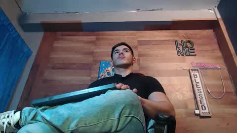 jonathancast08 online show from 18, 12, 2025