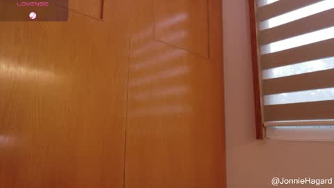 Snapshot of jonniehagard chatting on 7, 4, 2026 Jonnie Hagard online show from 7, 4, 2026