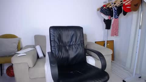 josezaens_ online show from 5, 11, 2025