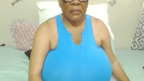 Snapshot of joycemando chatting on 16, 10, 2025 DairyQueen online show from 16, 10, 2025