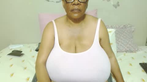 Snapshot of joycemando chatting on 21, 10, 2025 DairyQueen online show from 21, 10, 2025