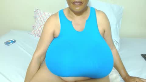 Snapshot of joycemando chatting on 28, 10, 2025 DairyQueen online show from 28, 10, 2025