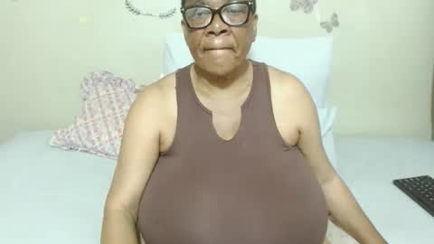 Snapshot of joycemando chatting on 1, 11, 2025 DairyQueen online show from 1, 11, 2025