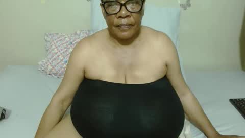 Snapshot of joycemando chatting on 2, 11, 2025 DairyQueen online show from 2, 11, 2025