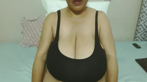 Snapshot of joycemando chatting on 5, 11, 2025 DairyQueen online show from 5, 11, 2025